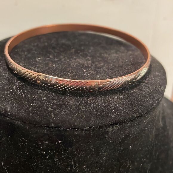 7.5” solid metal copper tone bangle bracelet etched all around w/striped & wheat - Picture 5 of 9